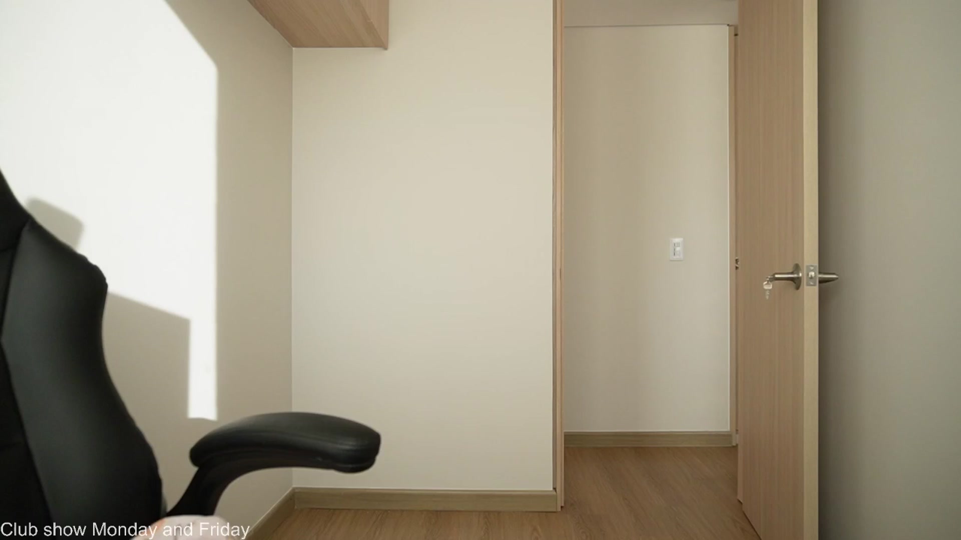 Gallery image thumbnail from Xialing's myfreecams stream on, 08/18/2025, 22:22 image 12 of 20