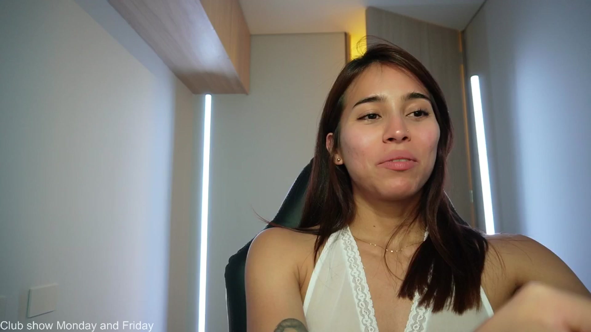 Gallery image thumbnail from Xialing's myfreecams stream on, 09/01/2025, 23:59 image 4 of 20
