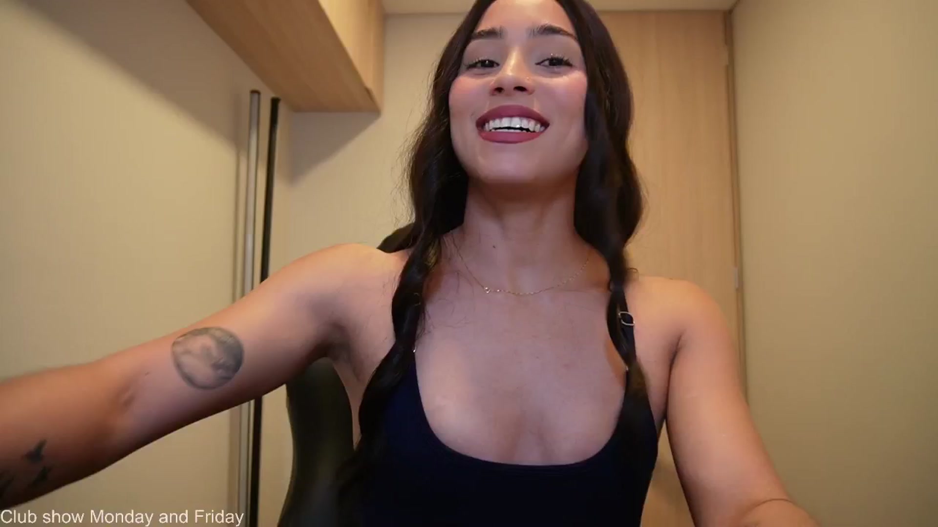 Gallery image thumbnail from Xialing's myfreecams stream on, 09/09/2025, 23:54 image 5 of 20