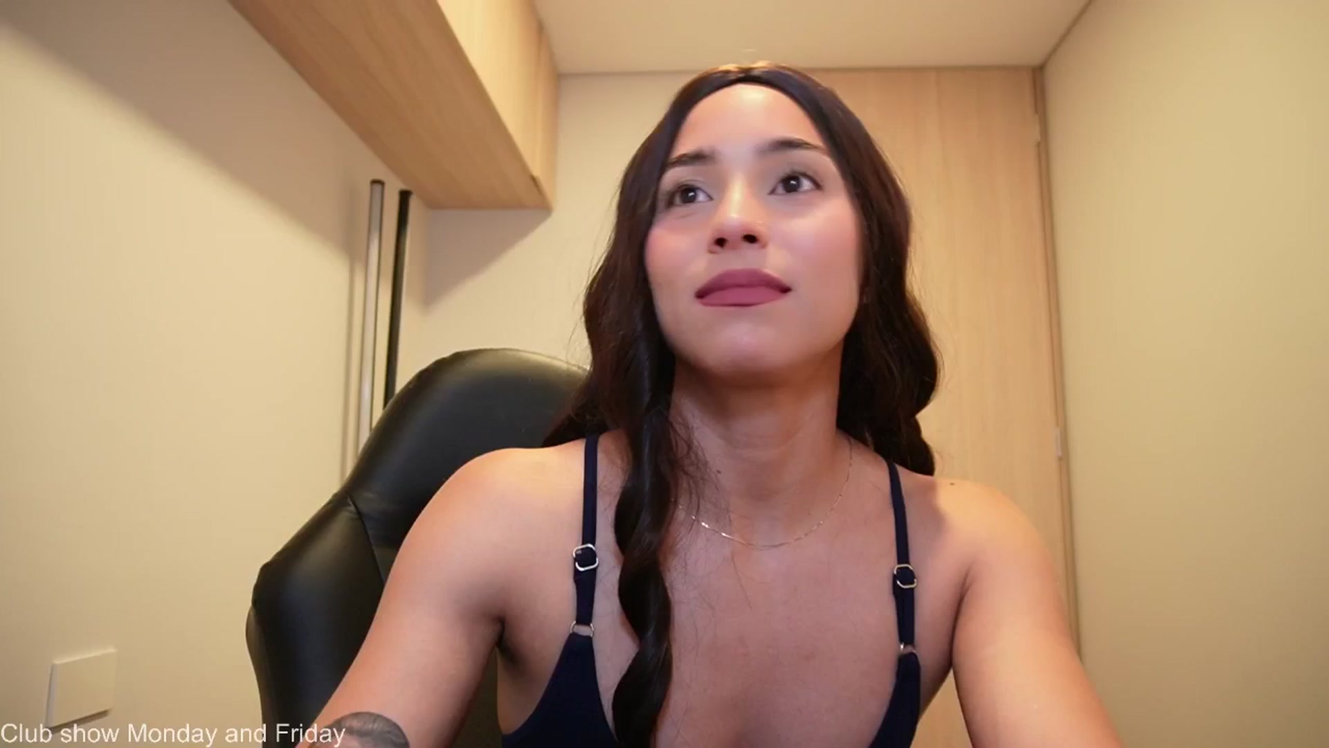Gallery image thumbnail from Xialing's myfreecams stream on, 09/09/2025, 23:54 image 15 of 20