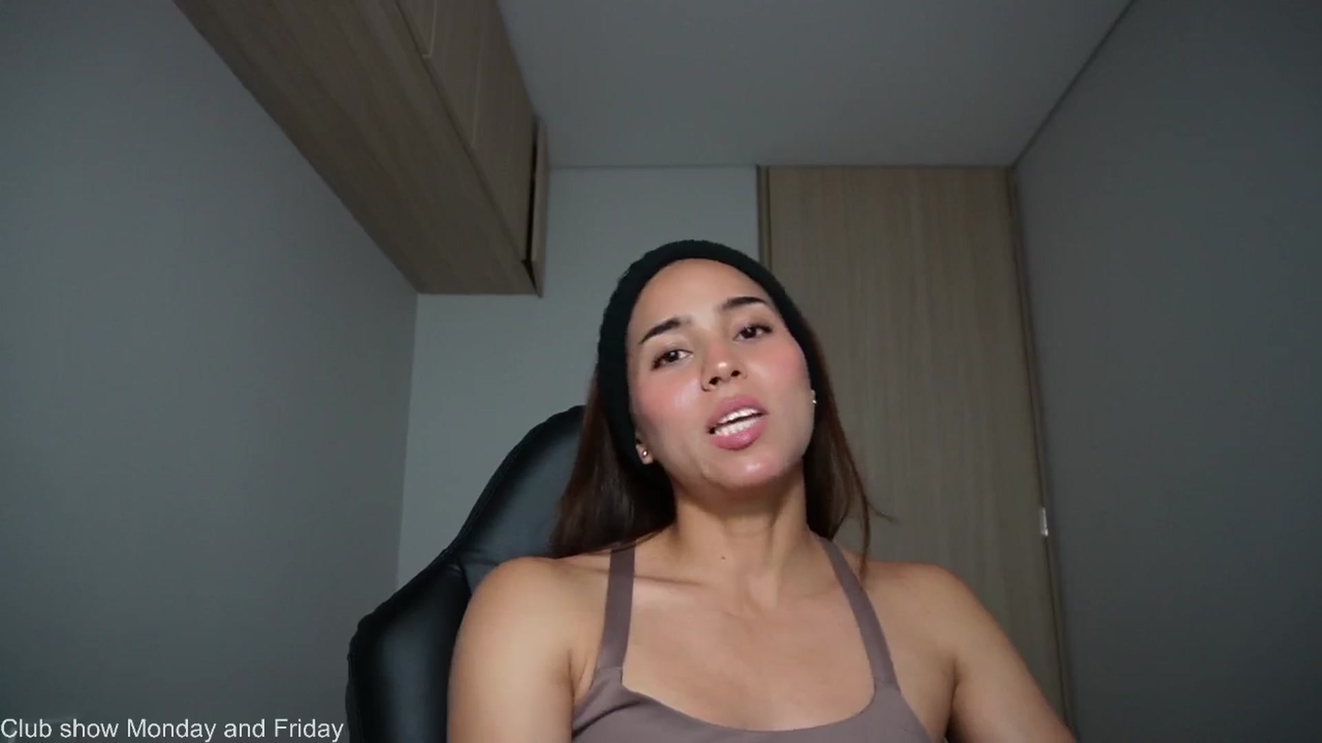 Gallery image thumbnail from Xialing's myfreecams stream on, 11/25/2025, 09:15 image 8 of 20