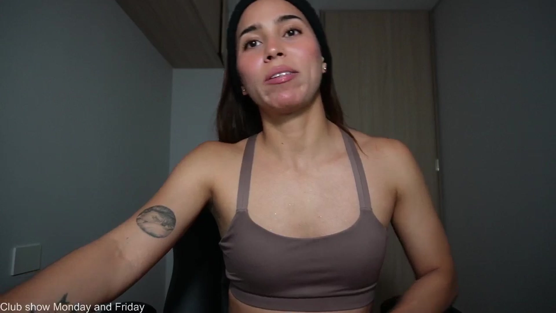 Gallery image thumbnail from Xialing's myfreecams stream on, 11/25/2025, 09:15 image 10 of 20
