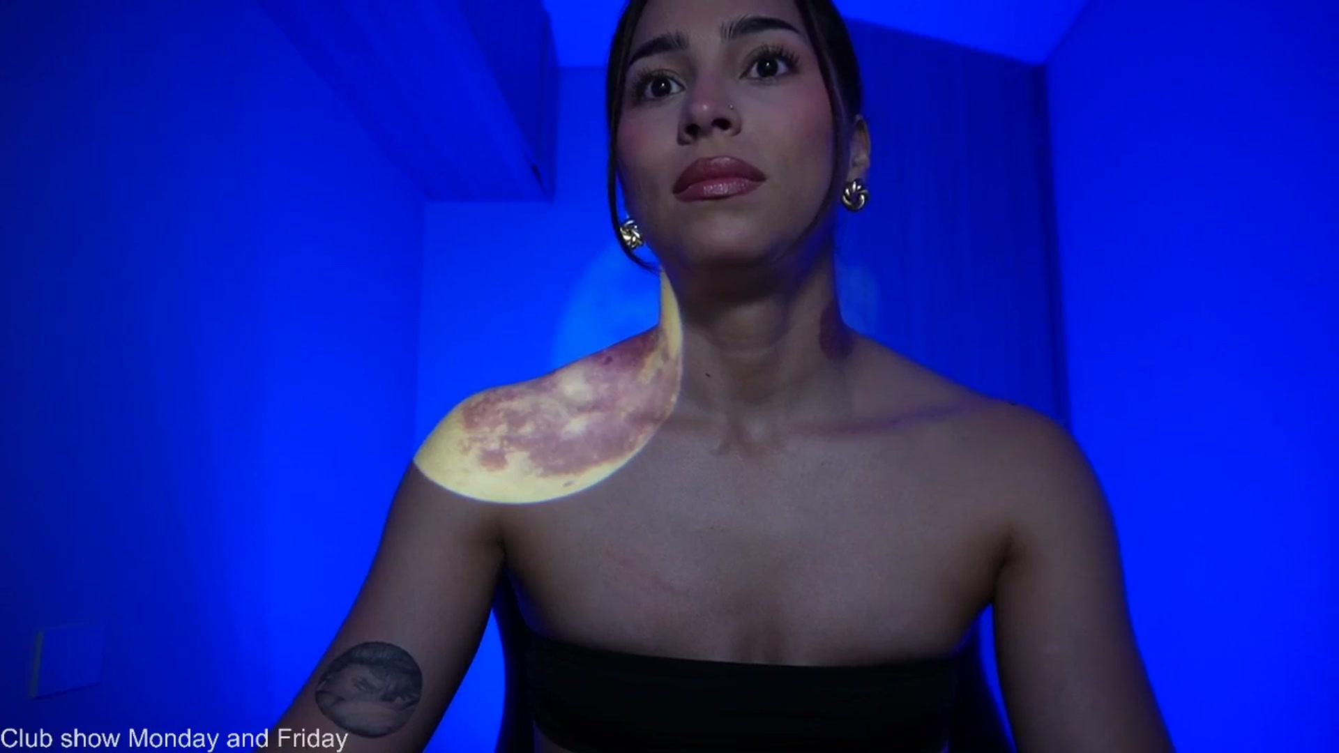 Gallery image thumbnail from Xialing's myfreecams stream on, 12/03/2025, 24:53 image 14 of 20