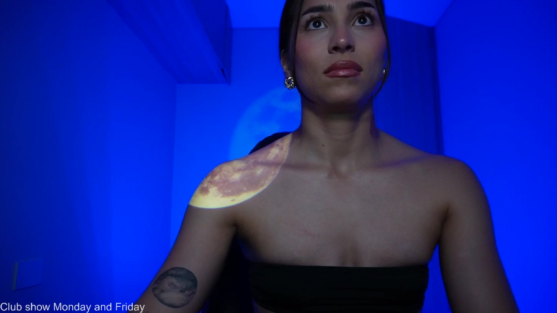 Gallery image thumbnail from Xialing's myfreecams stream on, 12/03/2025, 24:53 image 19 of 20