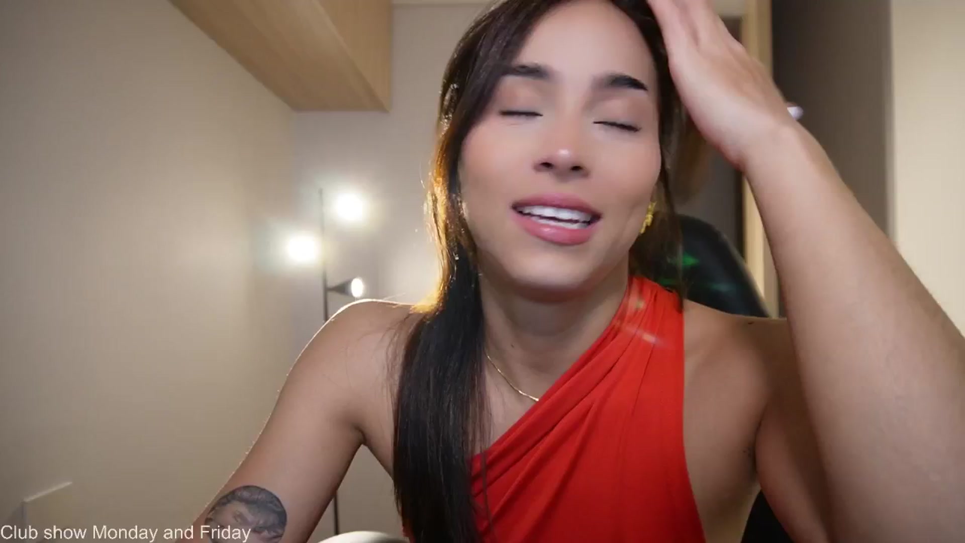 Gallery image thumbnail from Xialing's myfreecams stream on, 12/31/2025, 24:42 image 2 of 20