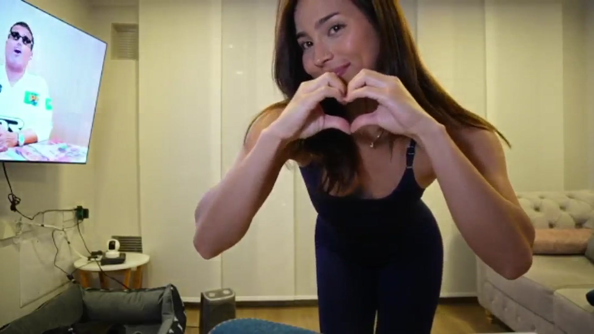 Gallery image thumbnail from Xialing's myfreecams stream on, 01/10/2026, 24:01 image 13 of 20