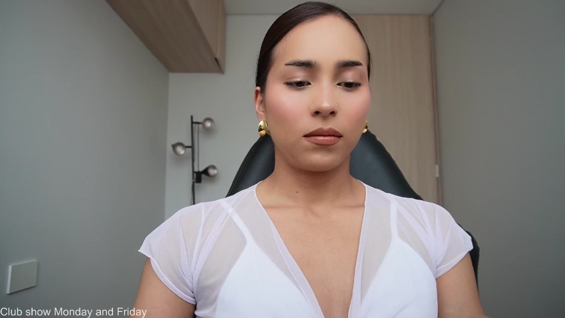 Gallery image thumbnail from Xialing's myfreecams stream on, 01/12/2026, 17:41 image 14 of 20