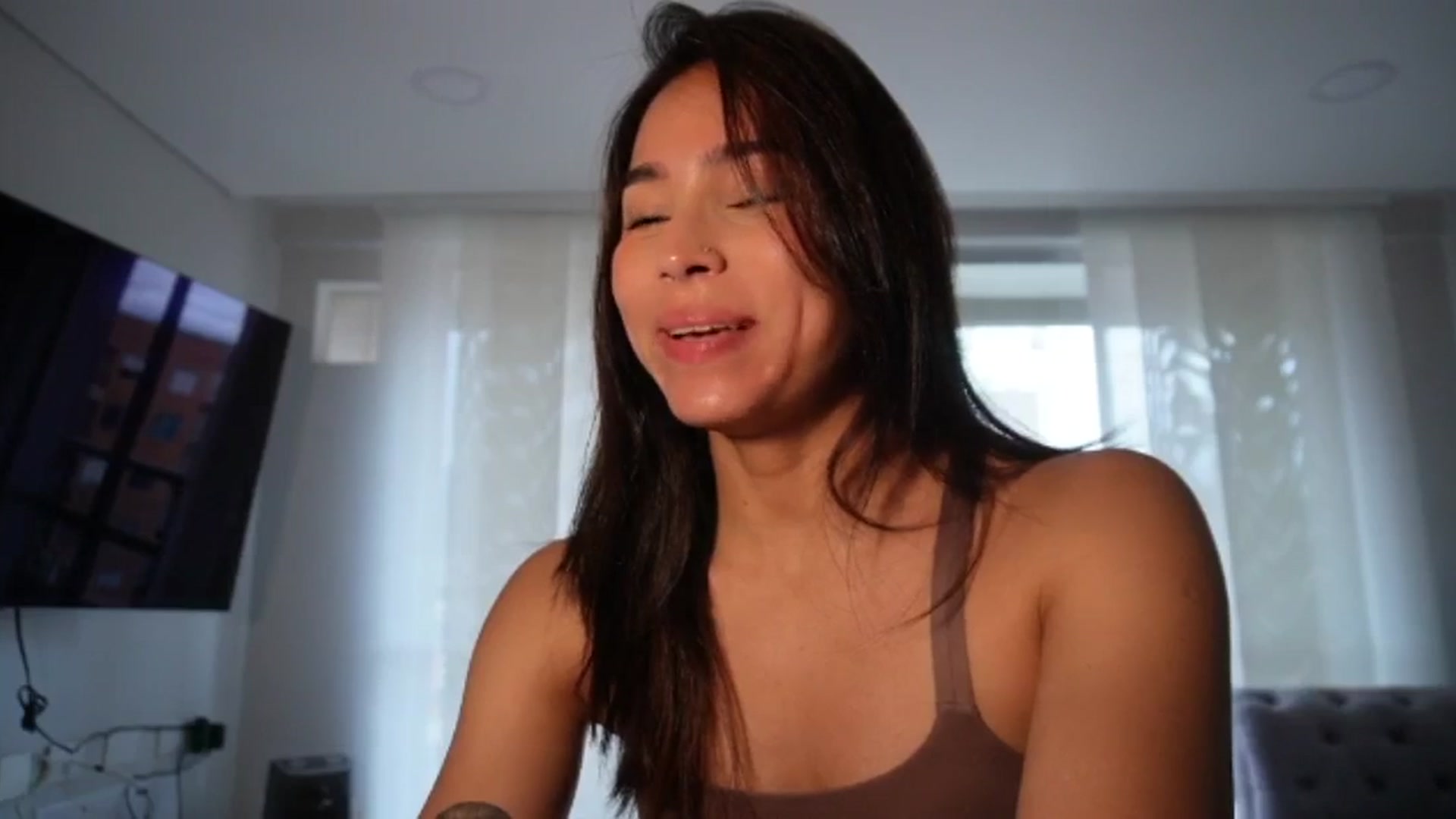 Gallery image thumbnail from Xialing's myfreecams stream on, 01/14/2026, 23:05 image 6 of 20