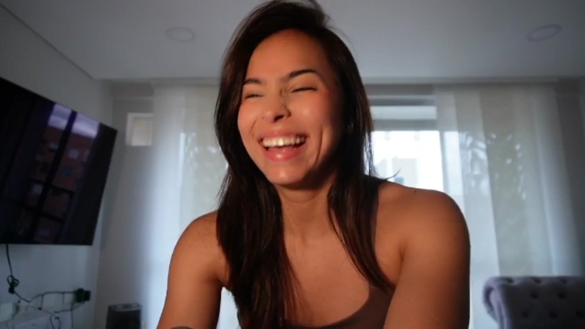 Gallery image thumbnail from Xialing's myfreecams stream on, 01/14/2026, 23:05 image 7 of 20