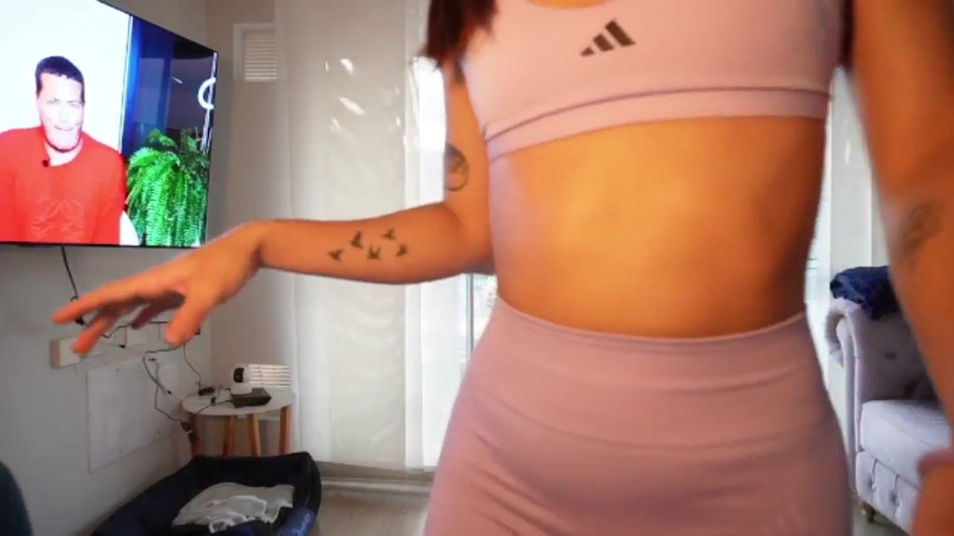 Gallery image thumbnail from Xialing's myfreecams stream on, 01/21/2026, 23:06 image 10 of 20