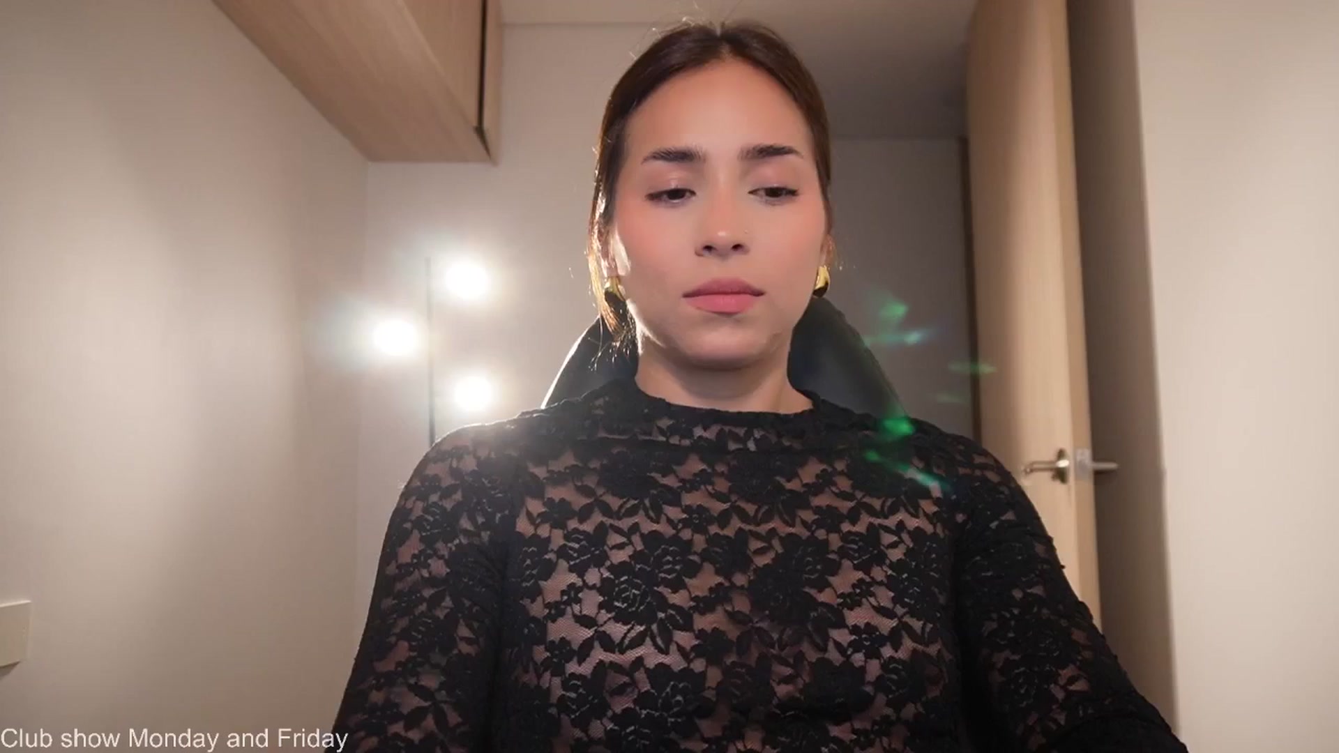 Gallery image thumbnail from Xialing's myfreecams stream on, 01/28/2026, 24:01 image 4 of 20