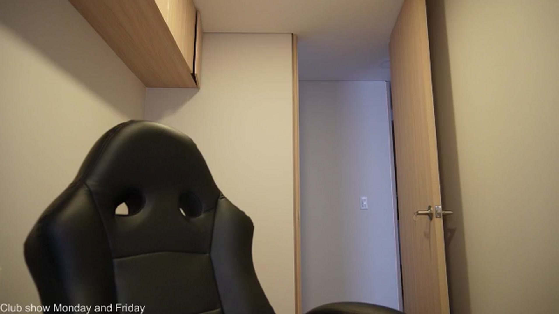 Gallery image thumbnail from Xialing's myfreecams stream on, 02/11/2026, 24:19 image 9 of 20