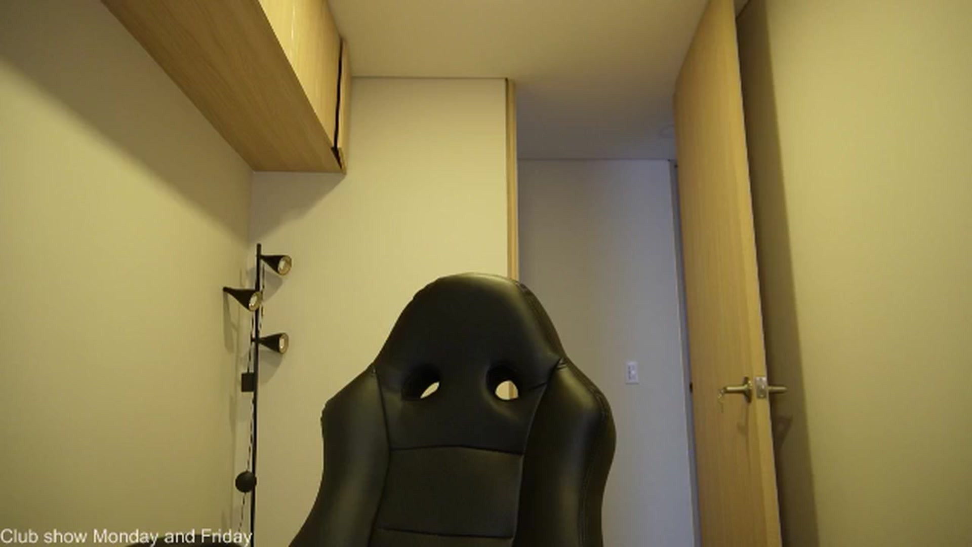 Gallery image thumbnail from Xialing's myfreecams stream on, 02/11/2026, 24:19 image 10 of 20