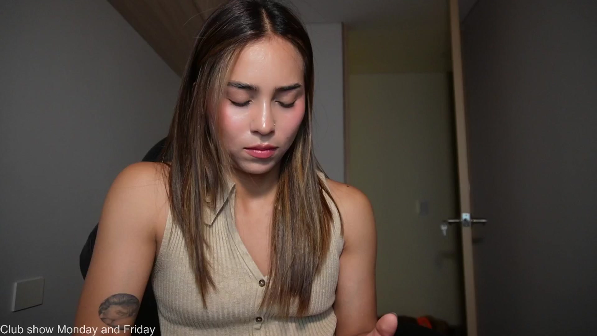 Gallery image thumbnail from Xialing's myfreecams stream on, 02/18/2026, 24:05 image 17 of 20