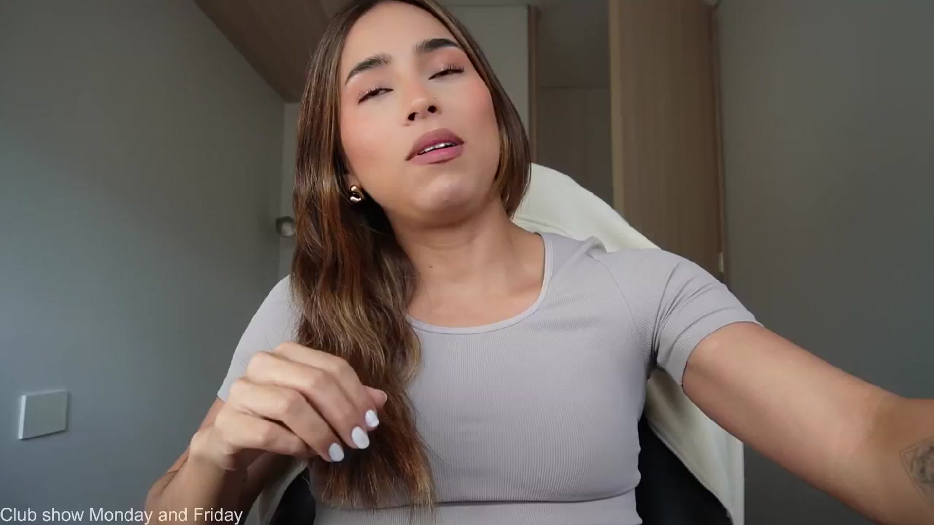 Gallery image thumbnail from Xialing's myfreecams stream on, 02/25/2026, 21:59 image 4 of 20