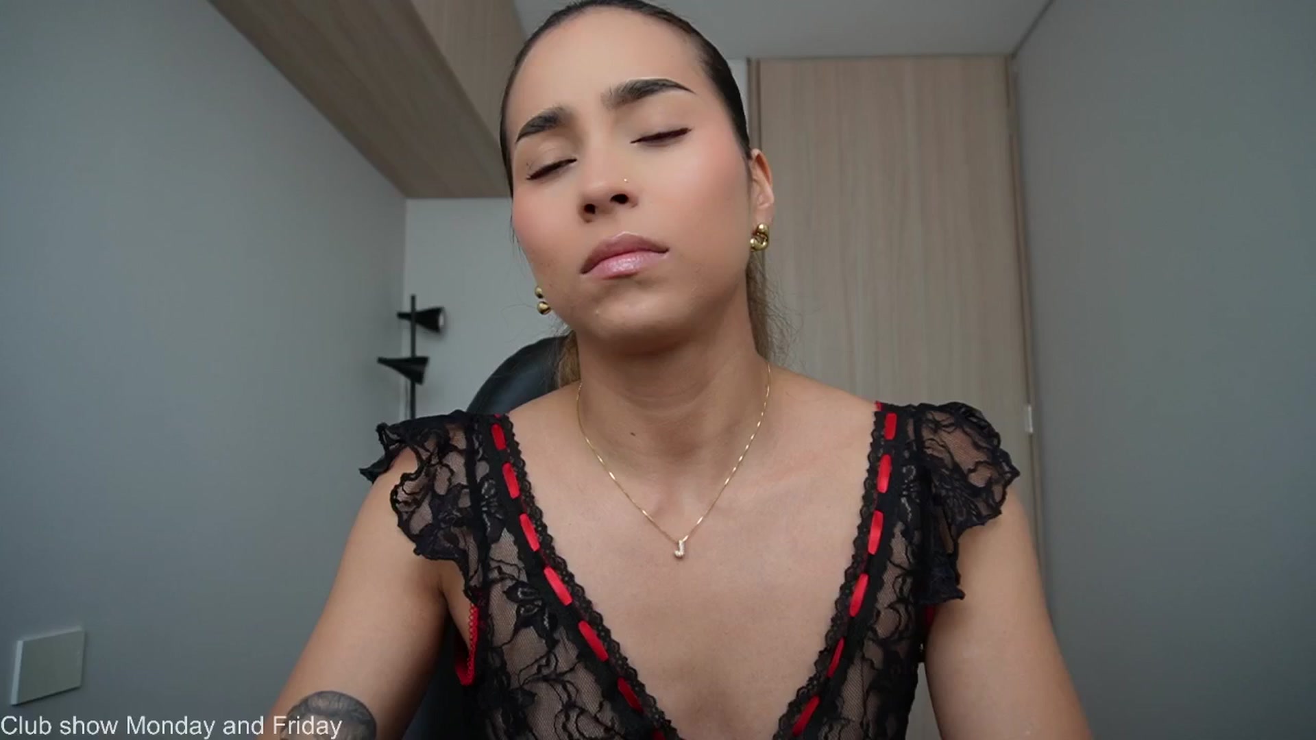 Gallery image thumbnail from Xialing's myfreecams stream on, 03/09/2026, 17:25 image 7 of 20