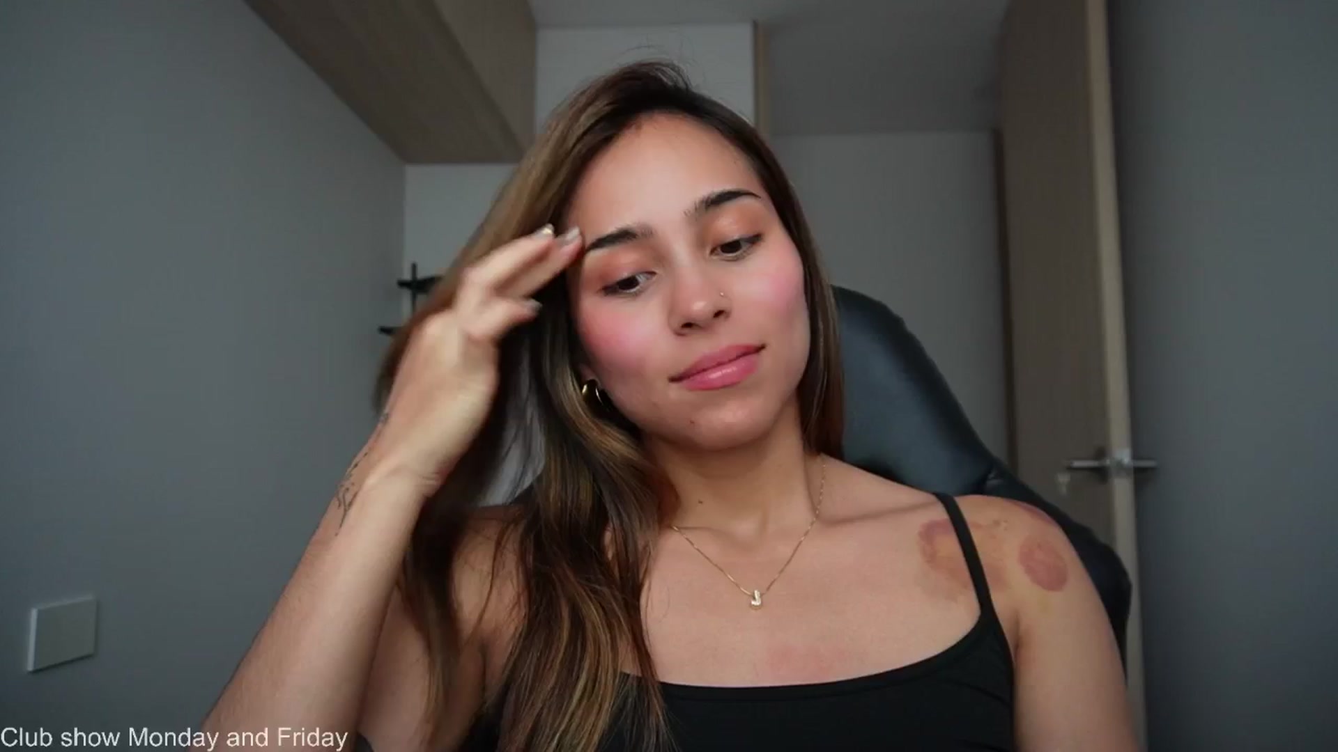 Gallery image thumbnail from Xialing's myfreecams stream on, 03/11/2026, 23:17 image 5 of 20