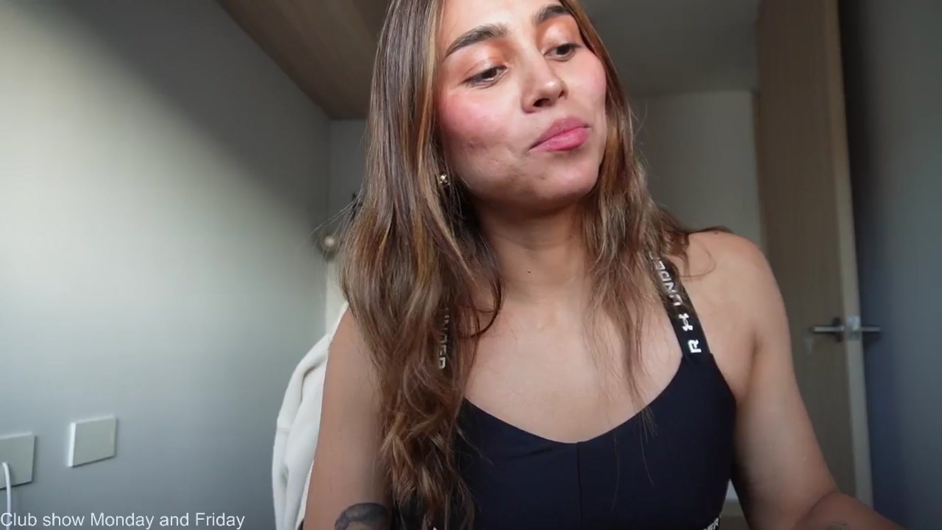 Gallery image thumbnail from Xialing's myfreecams stream on, 03/20/2026, 23:15 image 16 of 20