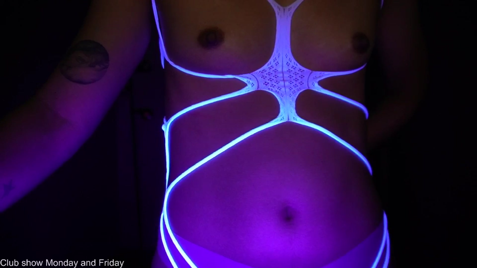 Gallery image thumbnail from Xialing's myfreecams stream on, 03/25/2026, 24:31 image 12 of 20