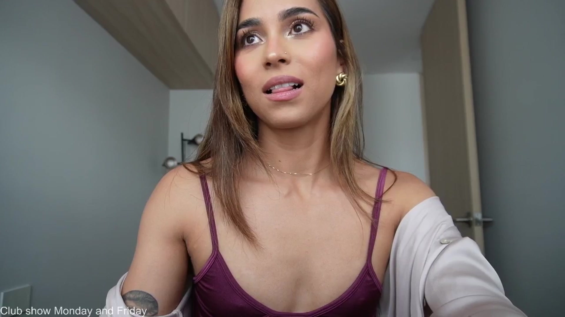 Gallery image thumbnail from Xialing's myfreecams stream on, 03/30/2026, 21:35 image 3 of 20