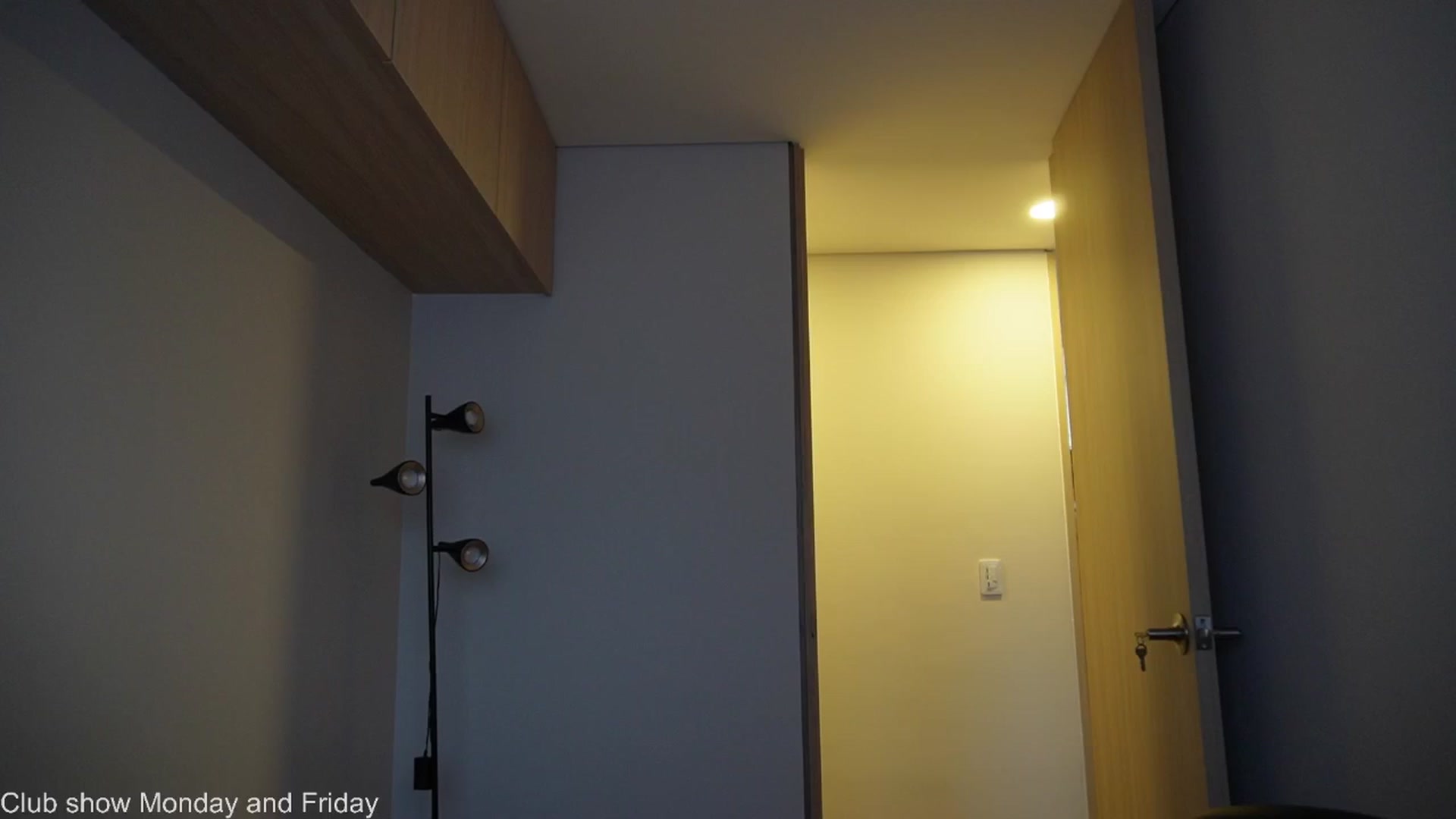 Gallery image thumbnail from Xialing's myfreecams stream on, 04/14/2026, 23:16 image 5 of 20
