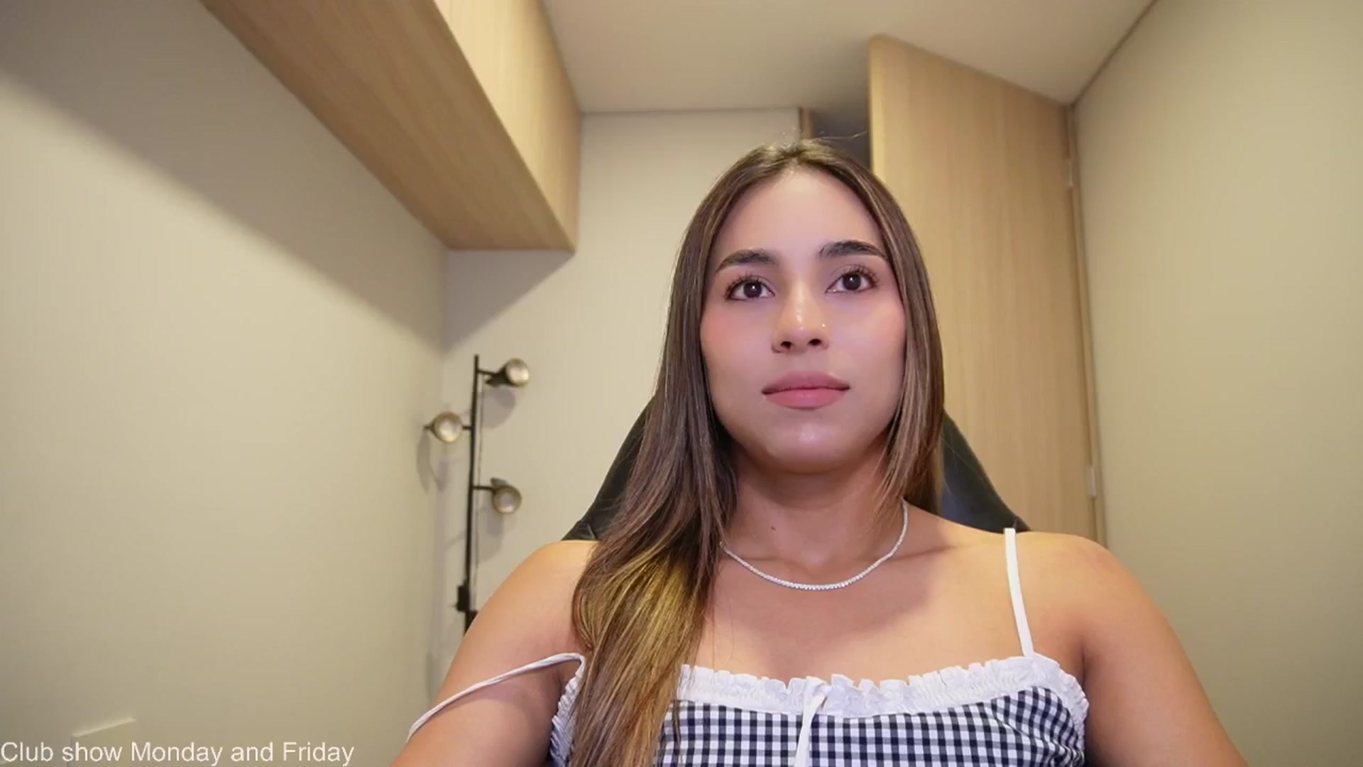 Gallery image thumbnail from Xialing's myfreecams stream on, 04/20/2026, 23:57 image 3 of 20