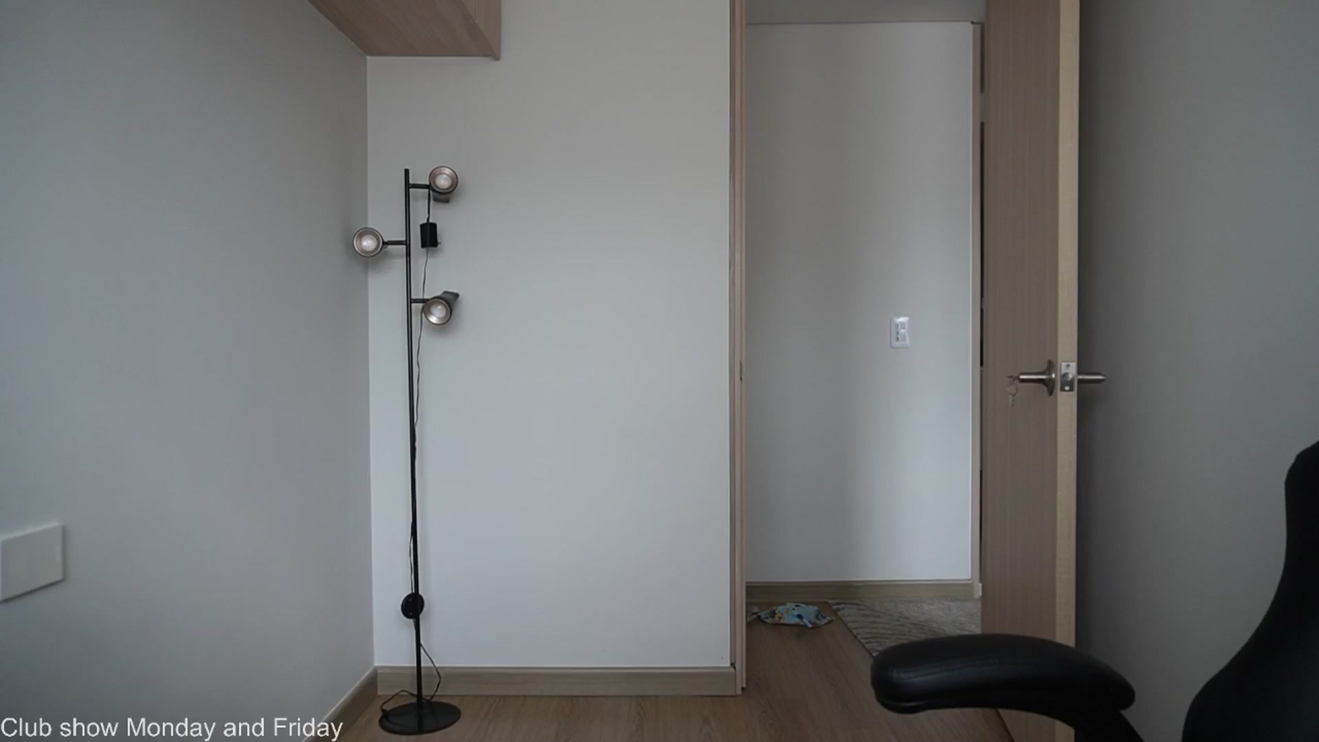 Gallery image thumbnail from Xialing's myfreecams stream on, 04/28/2026, 21:09 image 8 of 20
