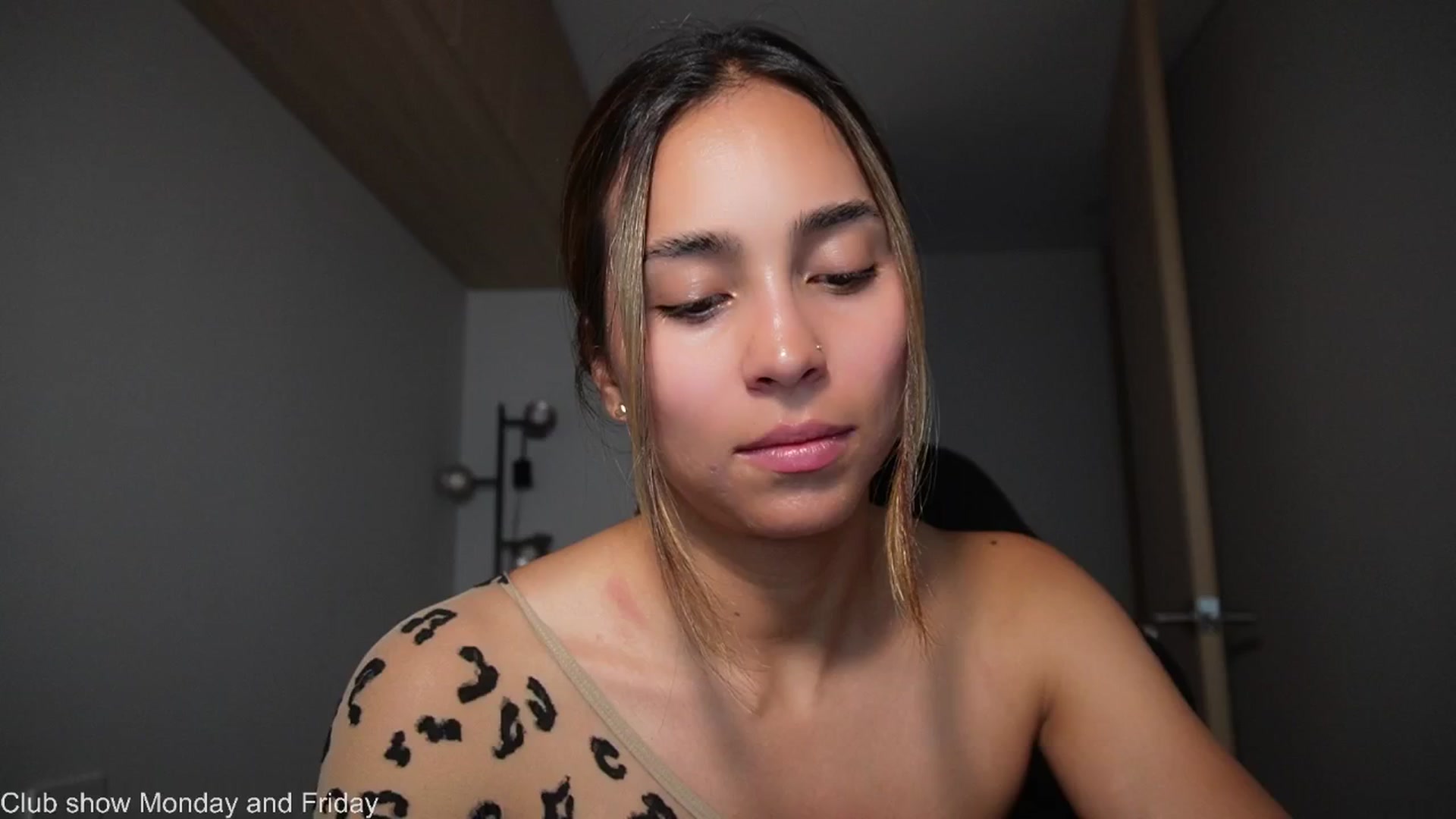 Gallery image thumbnail from Xialing's myfreecams stream on, 04/30/2026, 23:52 image 6 of 20