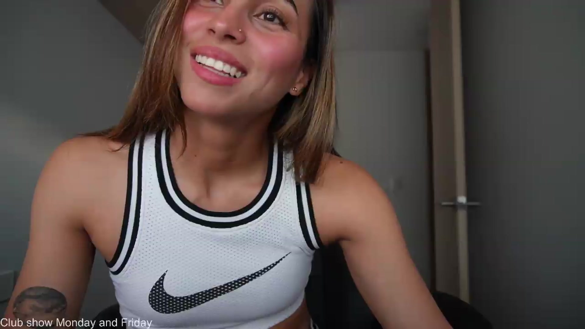 Gallery image thumbnail from Xialing's myfreecams stream on, 05/06/2026, 22:45 image 15 of 20