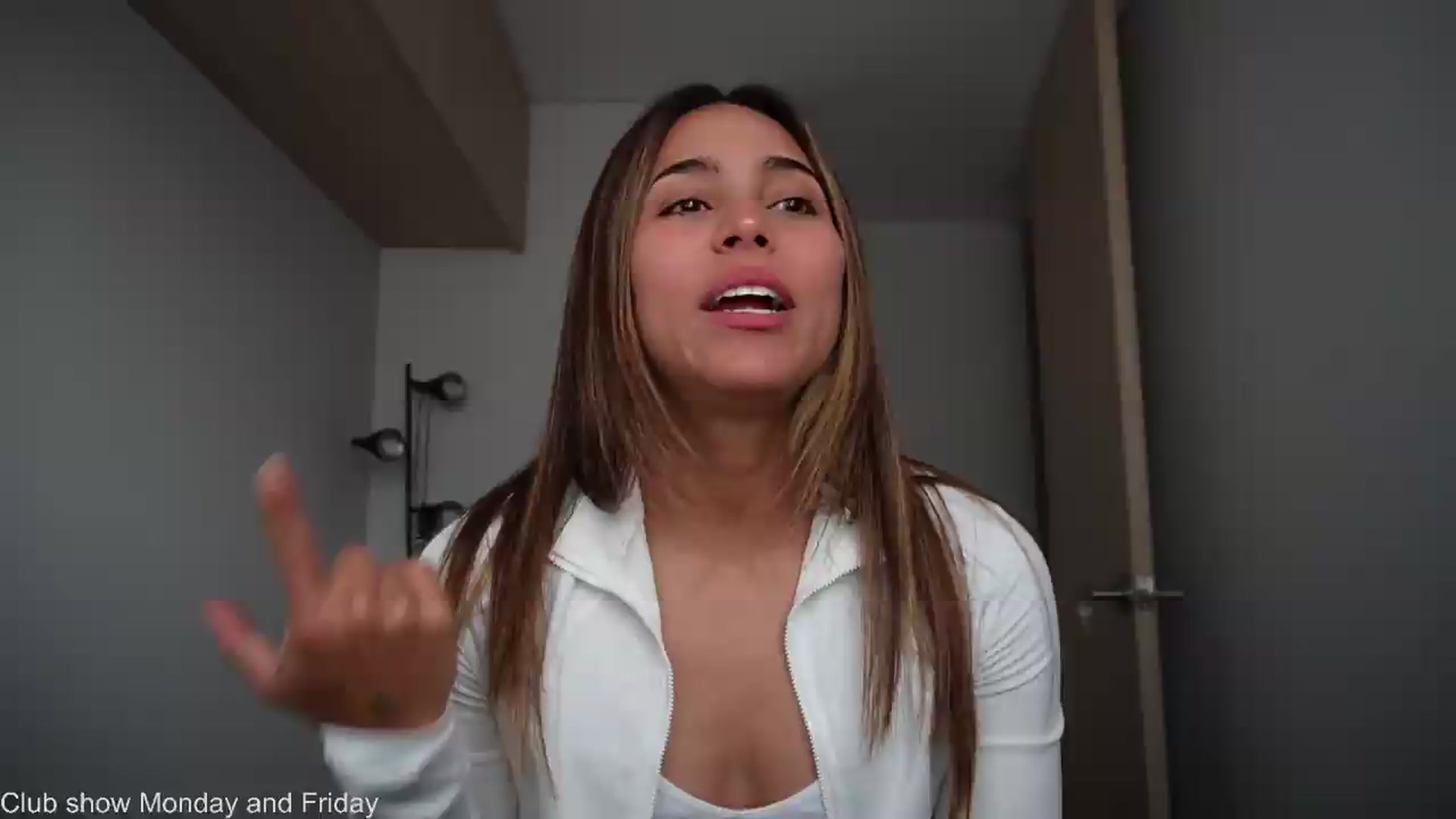 Gallery image thumbnail from Xialing's myfreecams stream on, 05/15/2026, 23:58 image 7 of 20