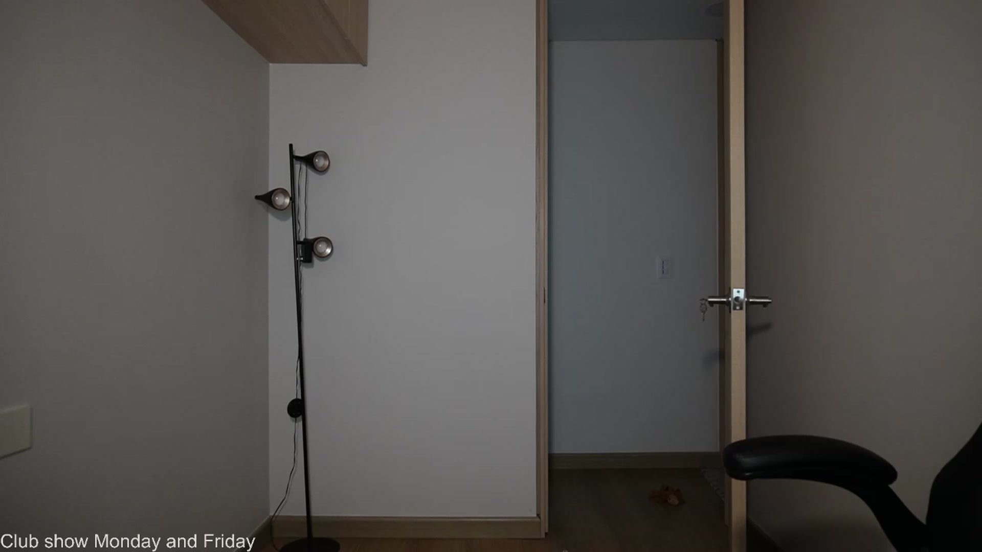 Gallery image thumbnail from Xialing's myfreecams stream on, 05/18/2026, 23:39 image 17 of 20