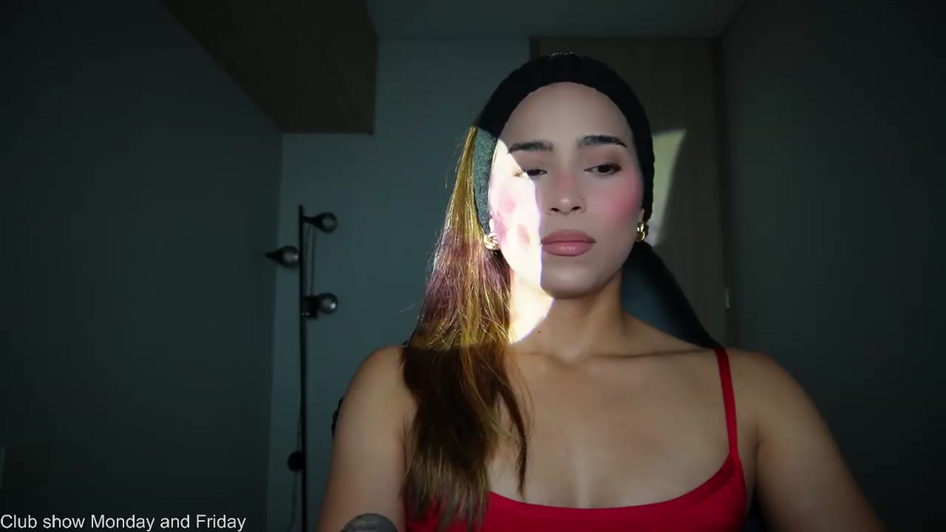 Gallery image thumbnail from Xialing's myfreecams stream on, 05/20/2026, 24:17 image 16 of 20