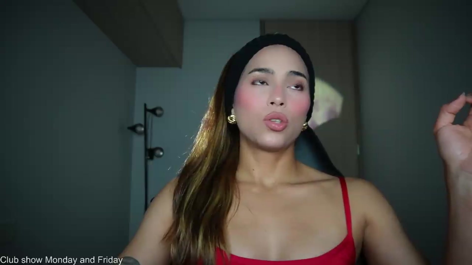 Gallery image thumbnail from Xialing's myfreecams stream on, 05/20/2026, 24:17 image 19 of 20