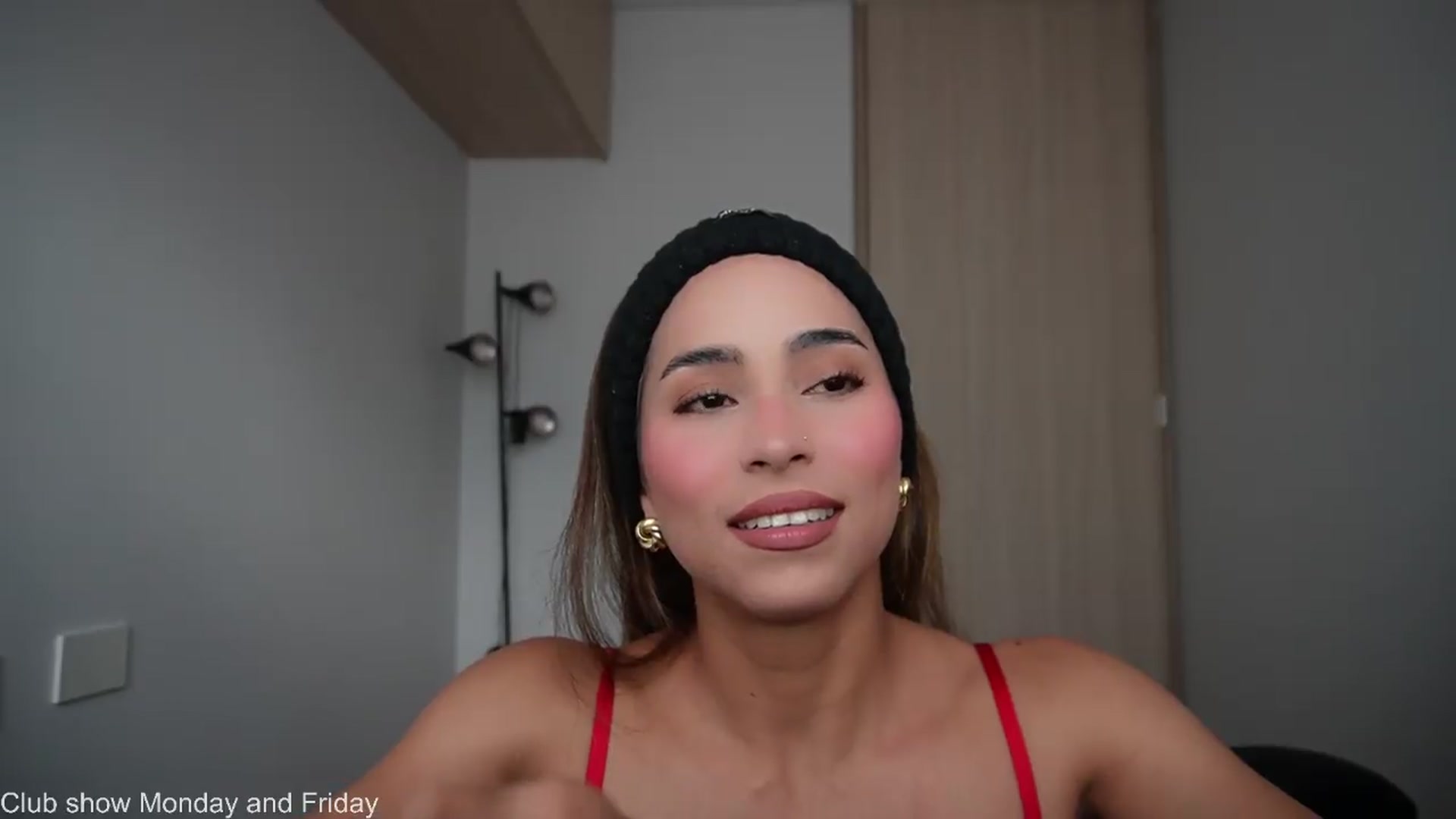 Gallery image thumbnail from Xialing's myfreecams stream on, 05/20/2026, 24:17 image 5 of 20
