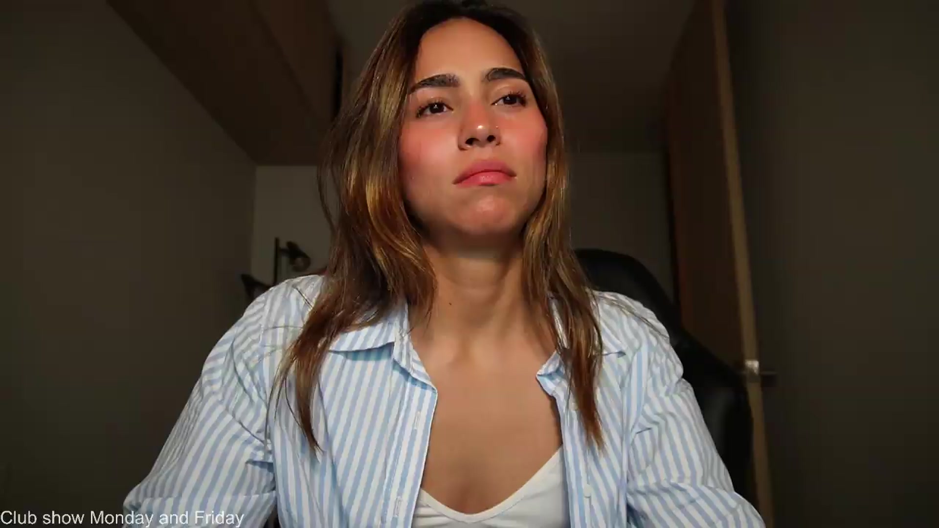 Gallery image thumbnail from Xialing's myfreecams stream on, 06/03/2026, 24:48 image 8 of 20