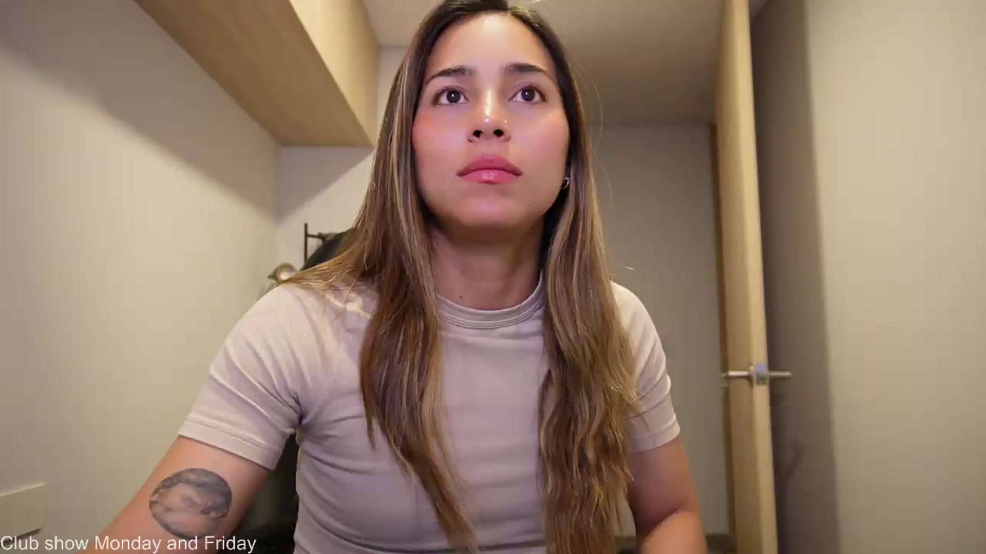 Gallery image thumbnail from Xialing's myfreecams stream on, 06/21/2026, 24:08 image 10 of 20