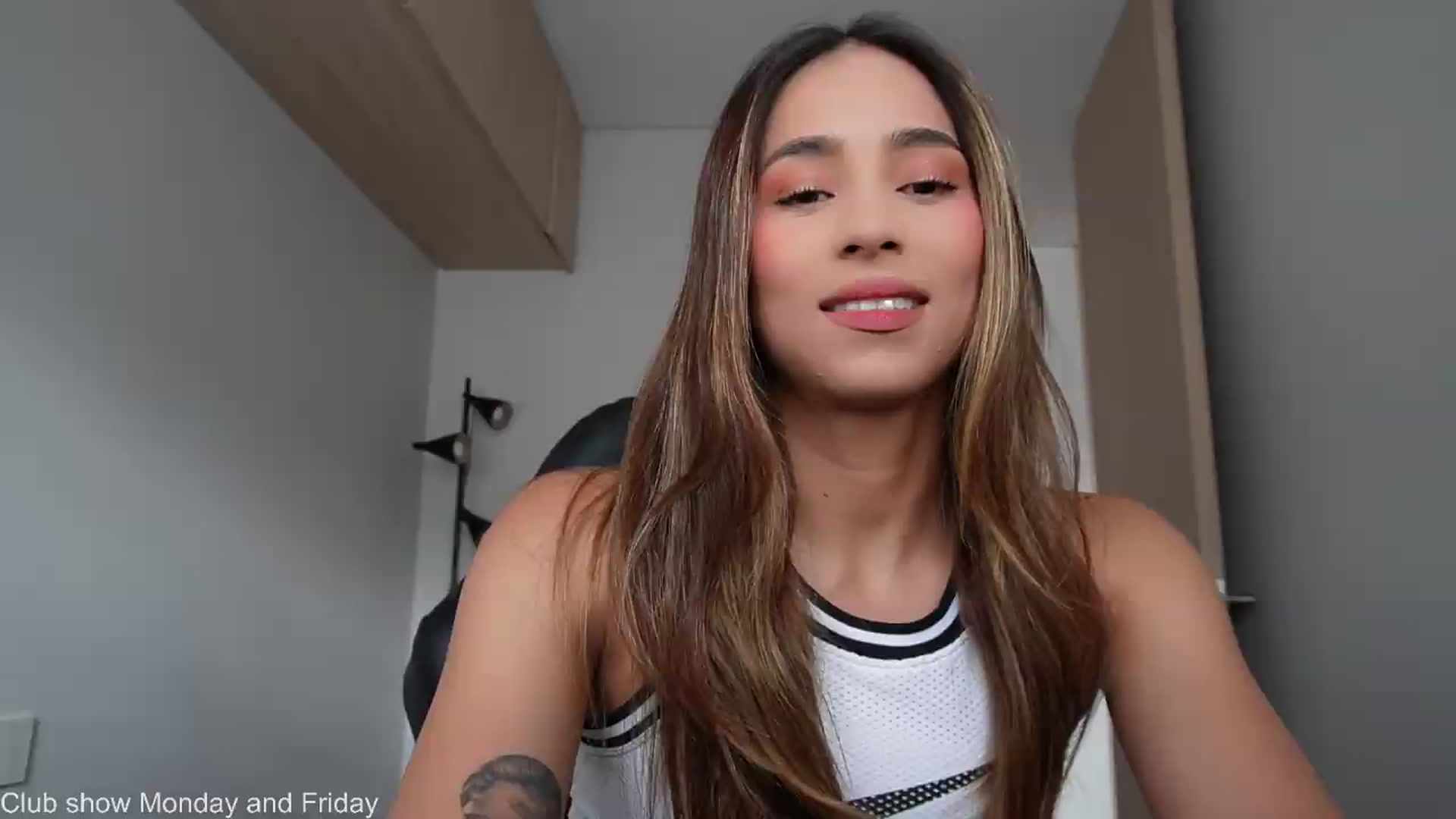 Gallery image thumbnail from Xialing's myfreecams stream on, 06/29/2026, 22:10 image 14 of 20
