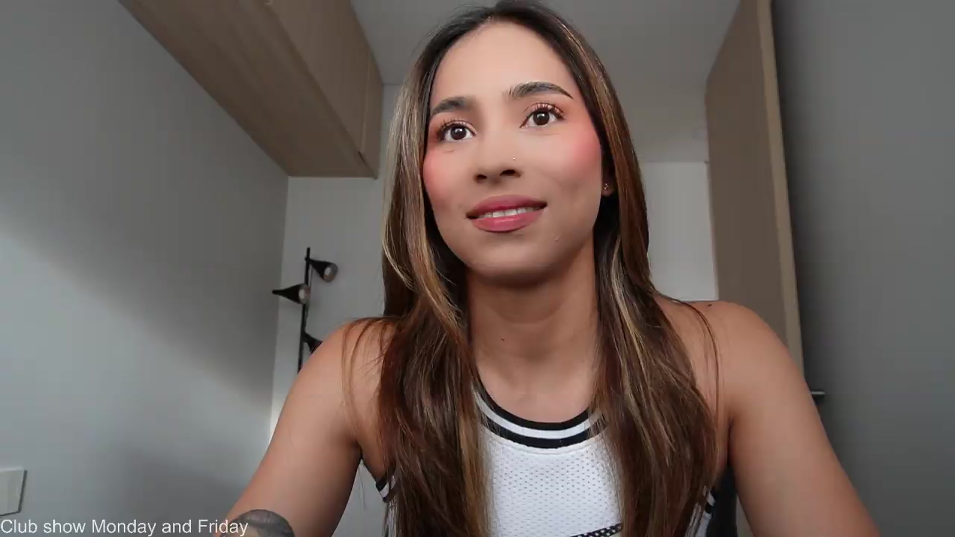 Gallery image thumbnail from Xialing's myfreecams stream on, 06/29/2026, 22:10 image 18 of 20