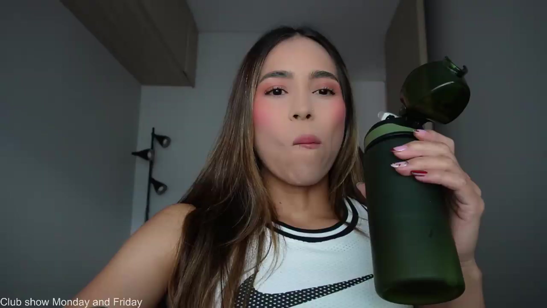 Gallery image thumbnail from Xialing's myfreecams stream on, 06/29/2026, 23:27 image 5 of 20