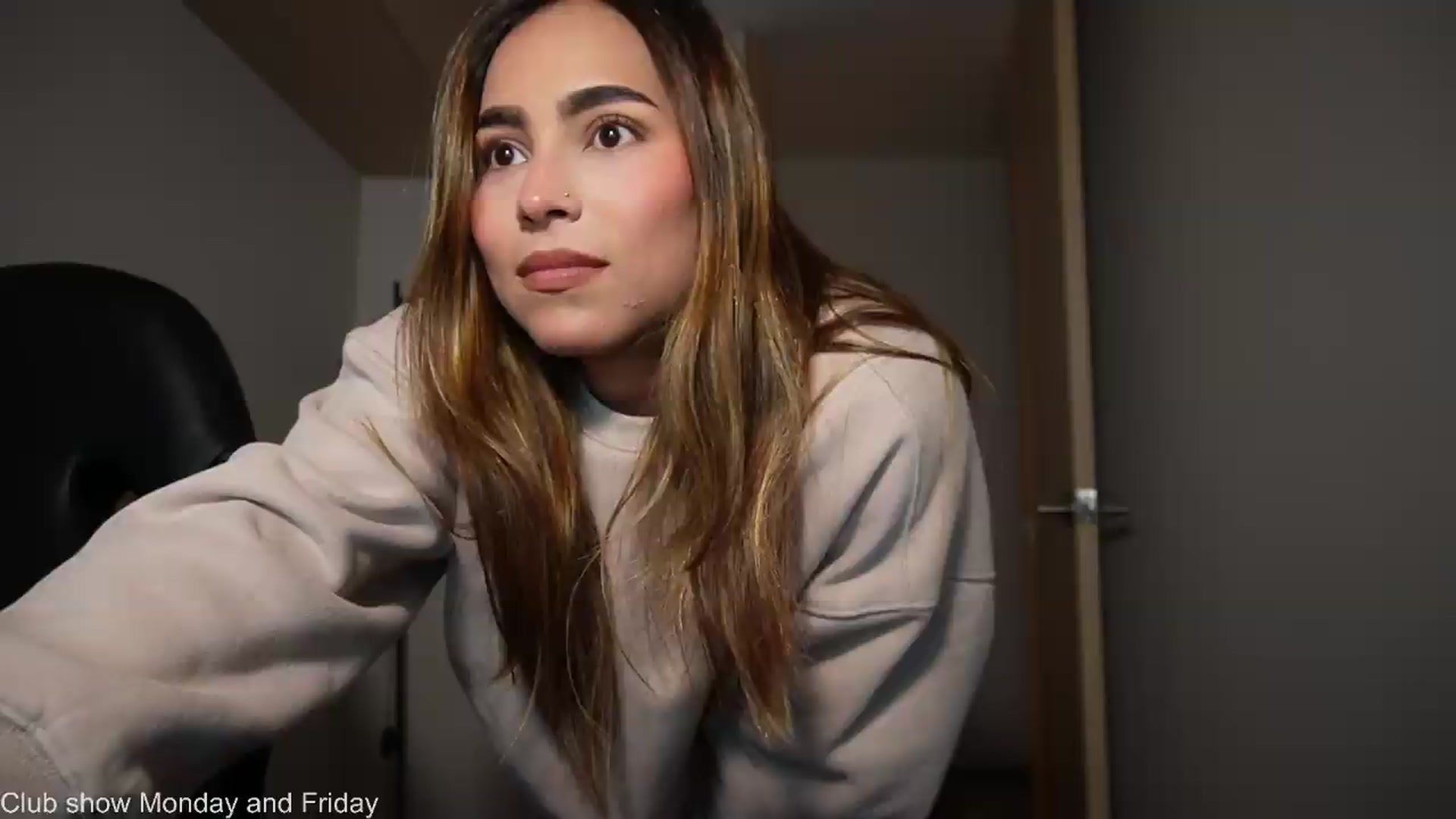 Gallery image thumbnail from Xialing's myfreecams stream on, 07/06/2026, 23:51 image 18 of 20