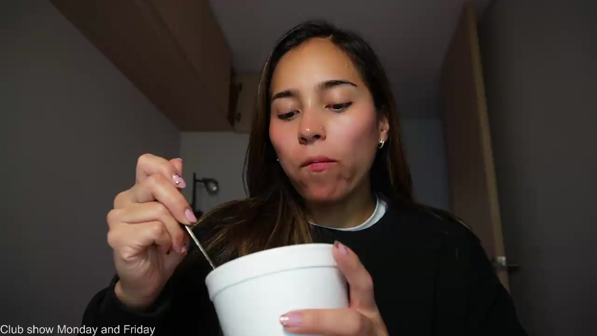 Gallery image thumbnail from Xialing's myfreecams stream on, 07/08/2026, 23:21 image 14 of 20