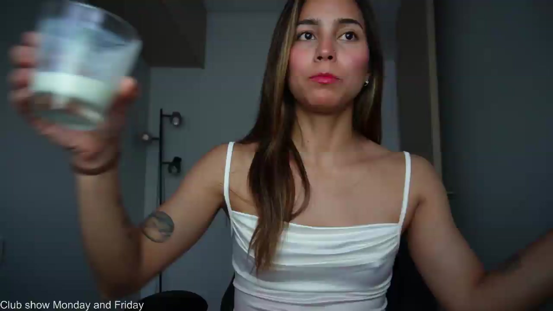 Gallery image thumbnail from Xialing's myfreecams stream on, 07/10/2026, 23:48 image 7 of 20