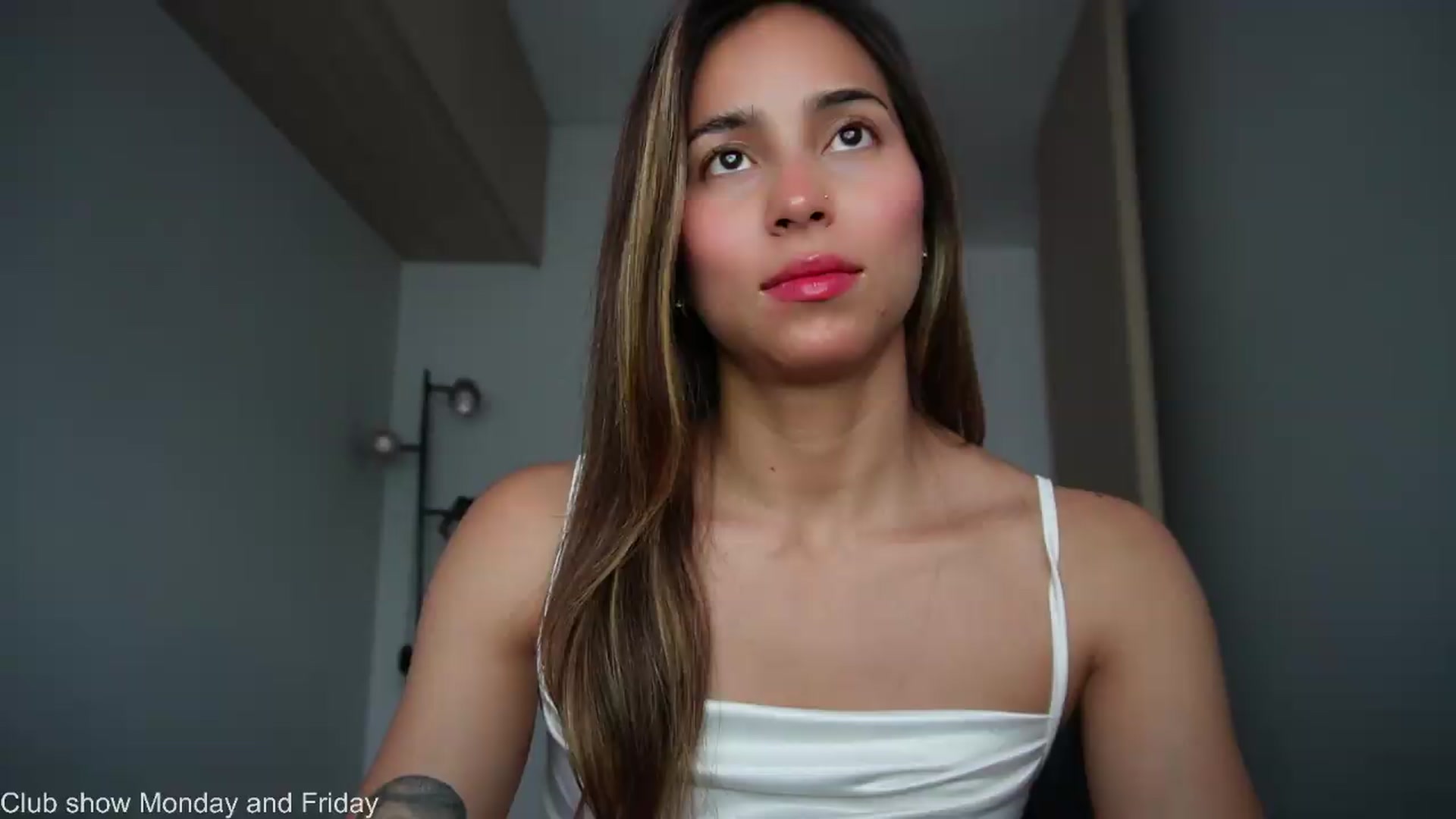 Gallery image thumbnail from Xialing's myfreecams stream on, 07/10/2026, 23:48 image 5 of 20
