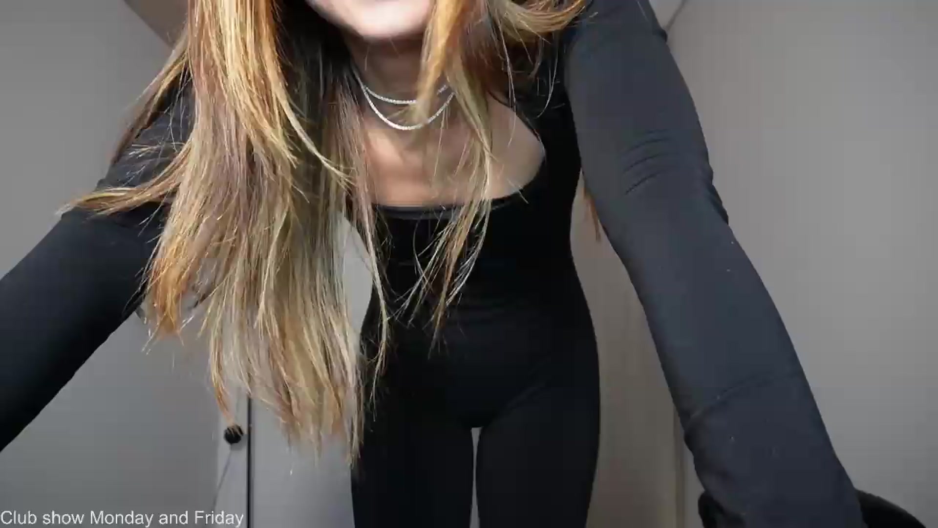 Gallery image thumbnail from Xialing's myfreecams stream on, 07/15/2026, 23:18 image 4 of 20