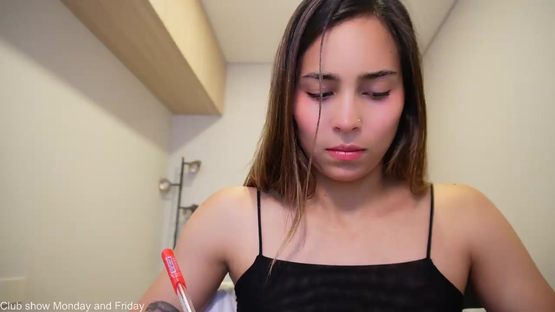 Gallery image thumbnail from Xialing's myfreecams stream on, 08/04/2026, 22:05 image 8 of 20