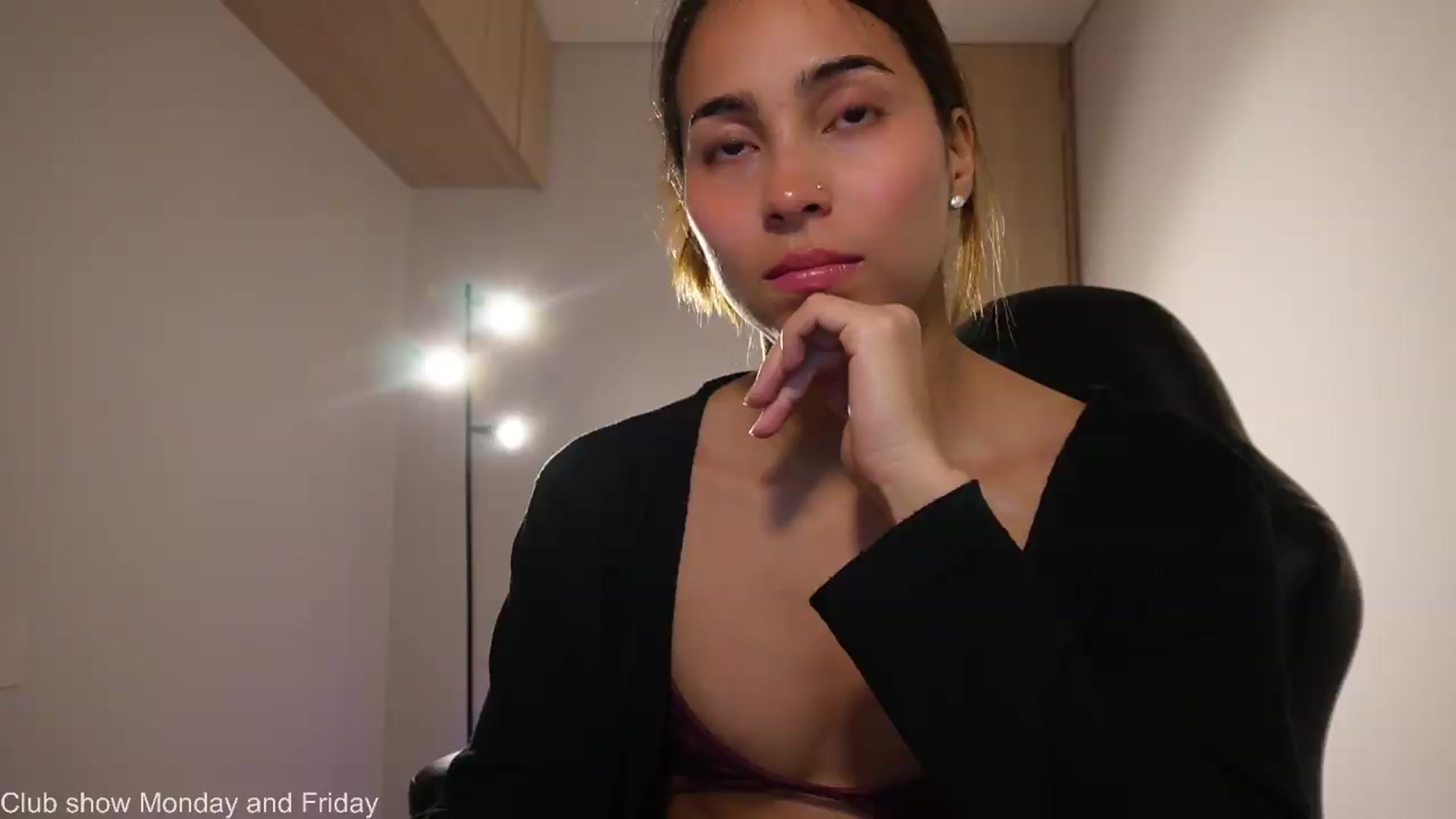 Gallery image thumbnail from Xialing's myfreecams stream on, 08/12/2026, 24:02 image 18 of 20