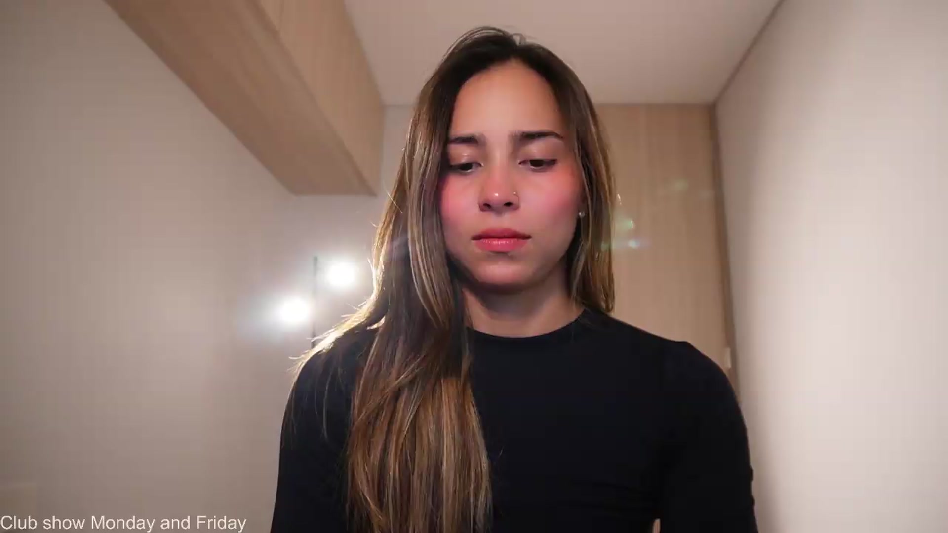 Gallery image thumbnail from Xialing's myfreecams stream on, 08/19/2026, 05:06 image 1 of 20