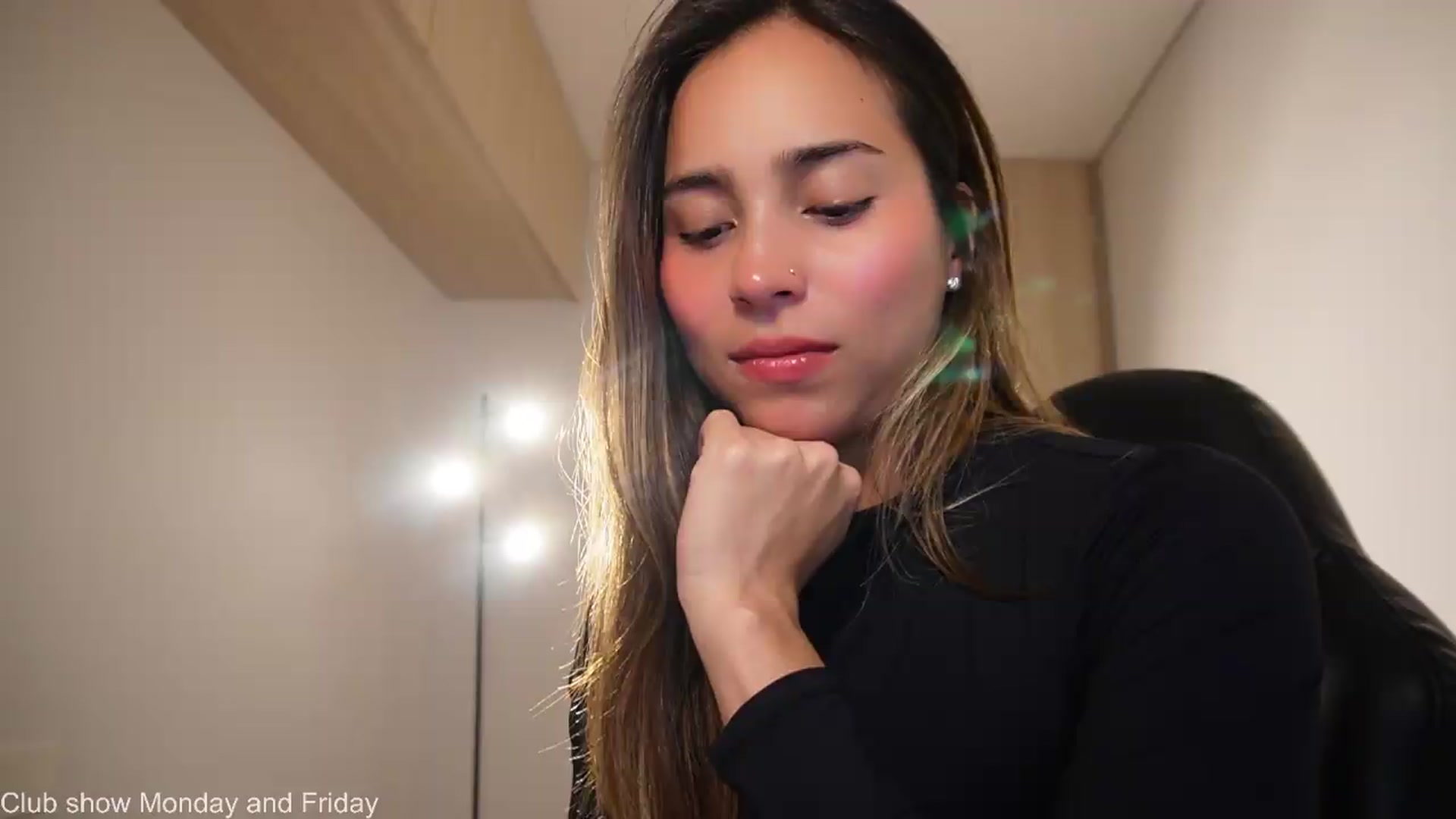 Gallery image thumbnail from Xialing's myfreecams stream on, 08/19/2026, 05:06 image 13 of 20