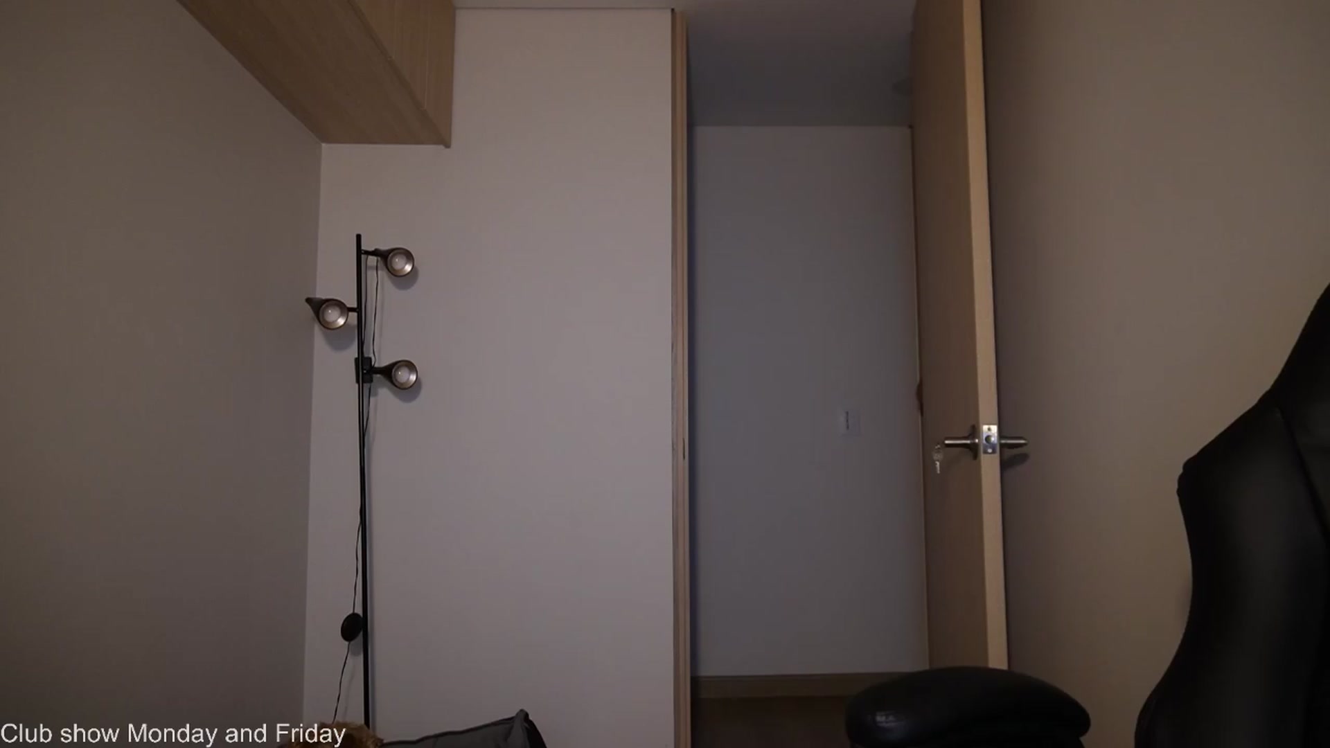 Gallery image thumbnail from Xialing's myfreecams stream on, 08/19/2026, 23:08 image 17 of 20