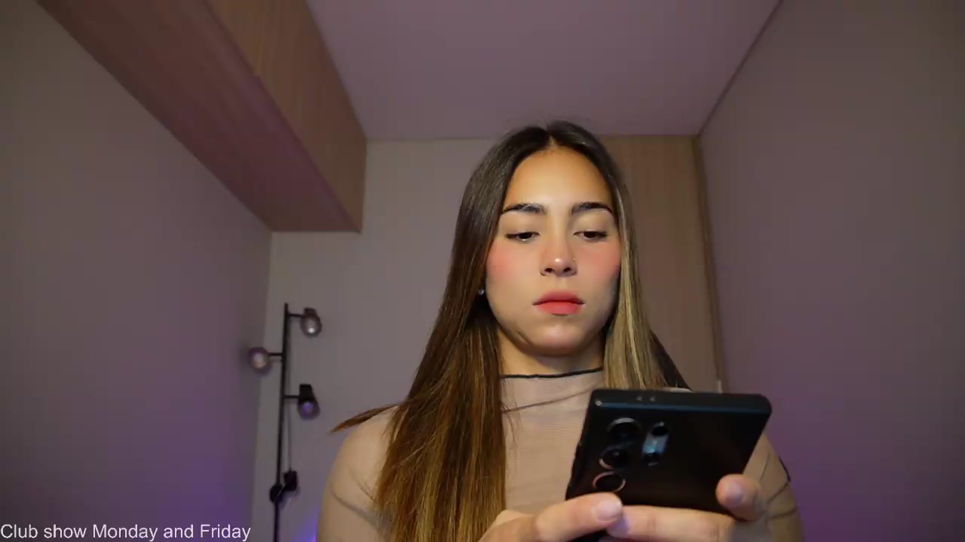 Gallery image thumbnail from Xialing's myfreecams stream on, 08/22/2026, 24:00 image 2 of 20